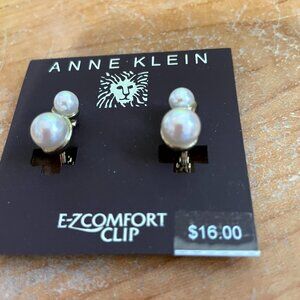 ANNE KLEIN E-Z COMFORT CLIP EARRINGS GOLD TONE FAUX PEARLS NEW NEVER WORN
